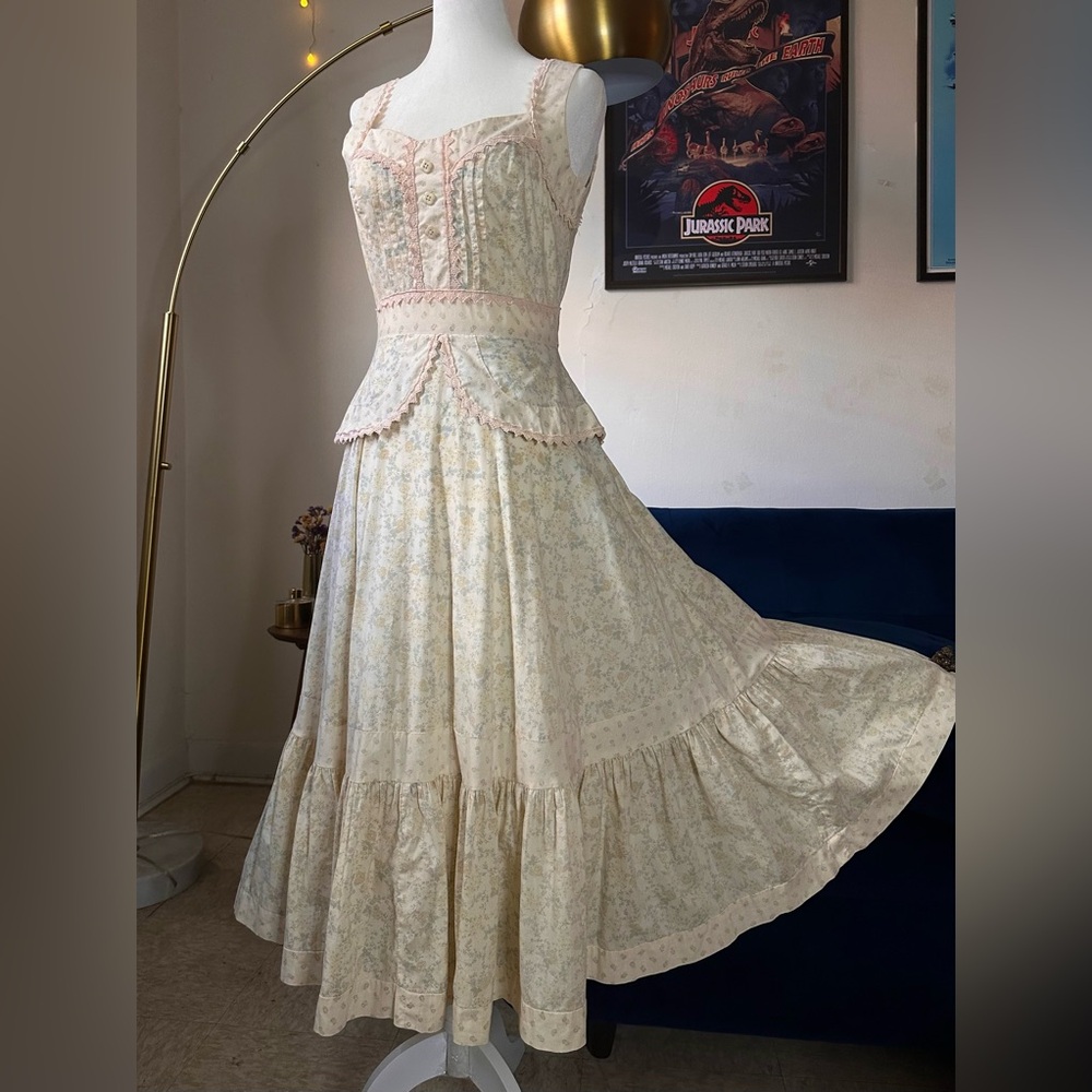 Gunne Sax Cream and Pink Midi Dress -Gunne 9 (small)